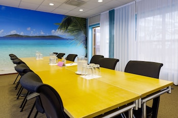 Quality Hotel The Reef,,4 star