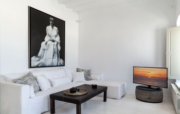 she mykonos residencies