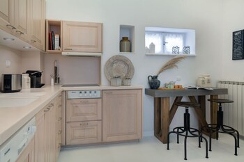 she mykonos residencies