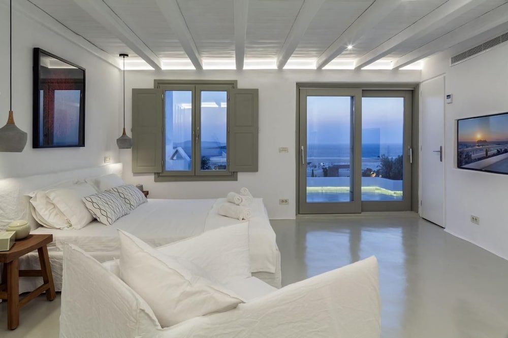 she mykonos residencies