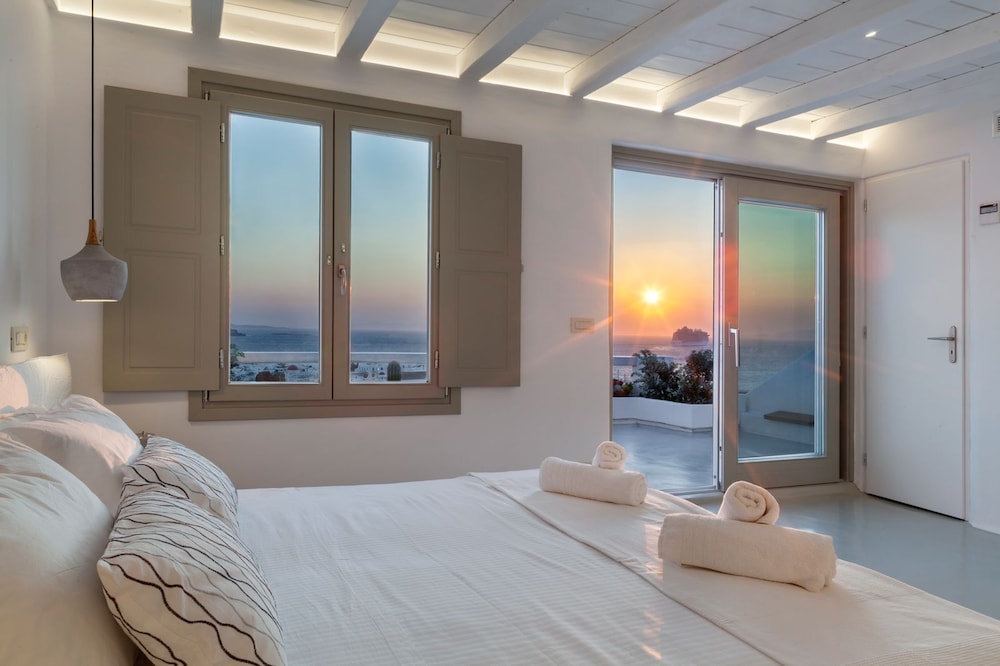 she mykonos residencies