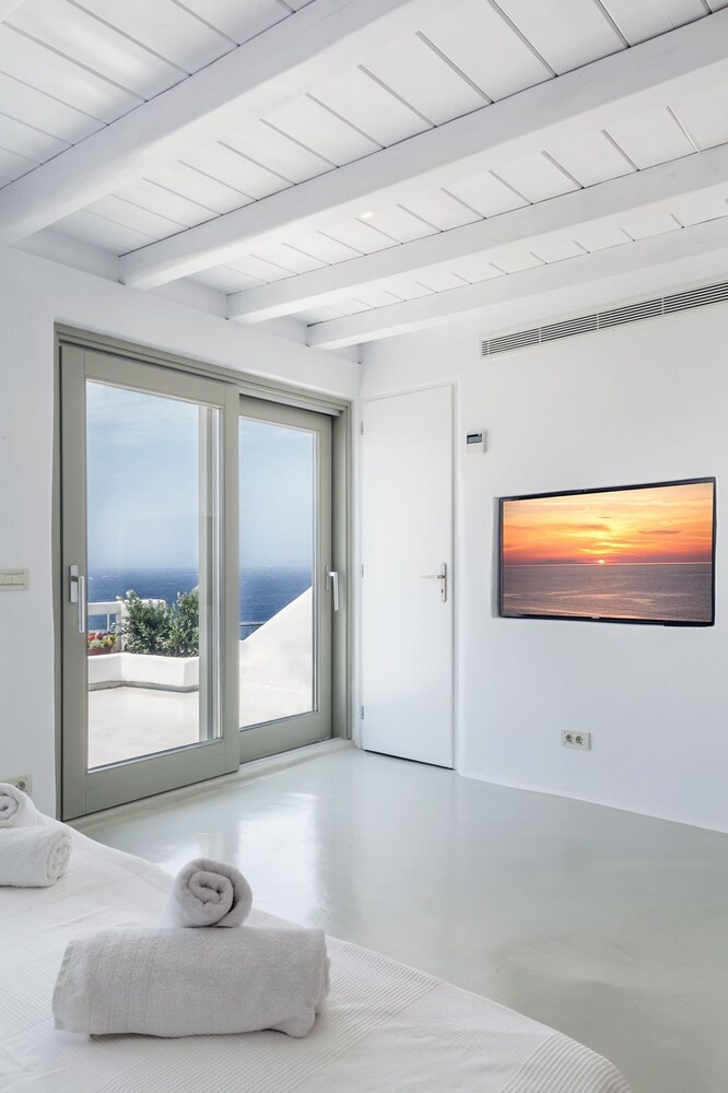 she mykonos residencies