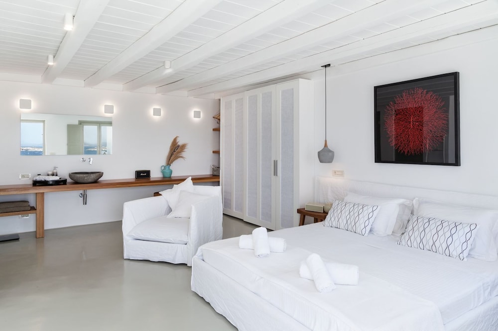 she mykonos residencies