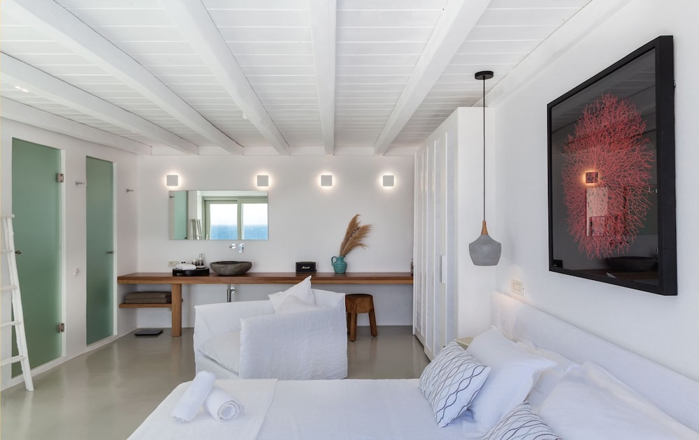 she mykonos residencies
