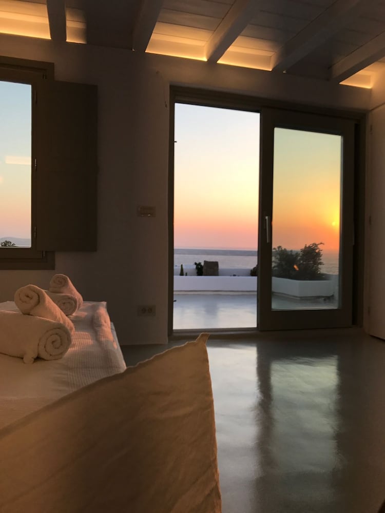 she mykonos residencies