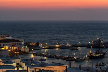 she mykonos residencies