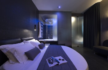 gatto bianco mia aparthotel