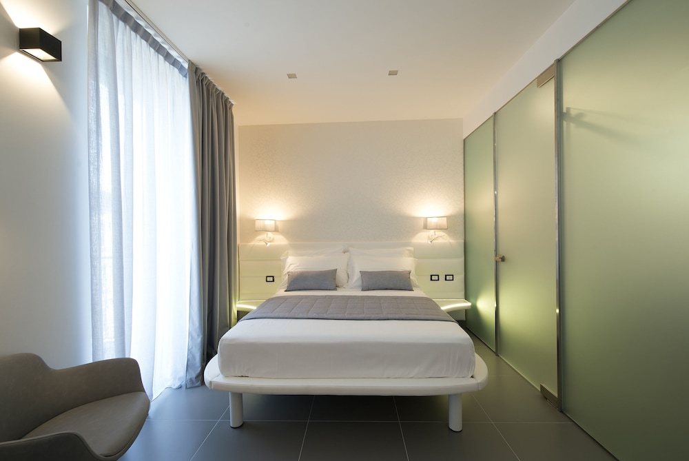 gatto bianco mia aparthotel