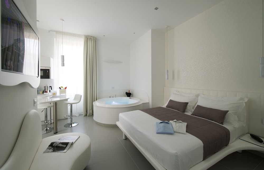 gatto bianco mia aparthotel