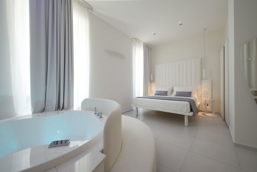 gatto bianco mia aparthotel