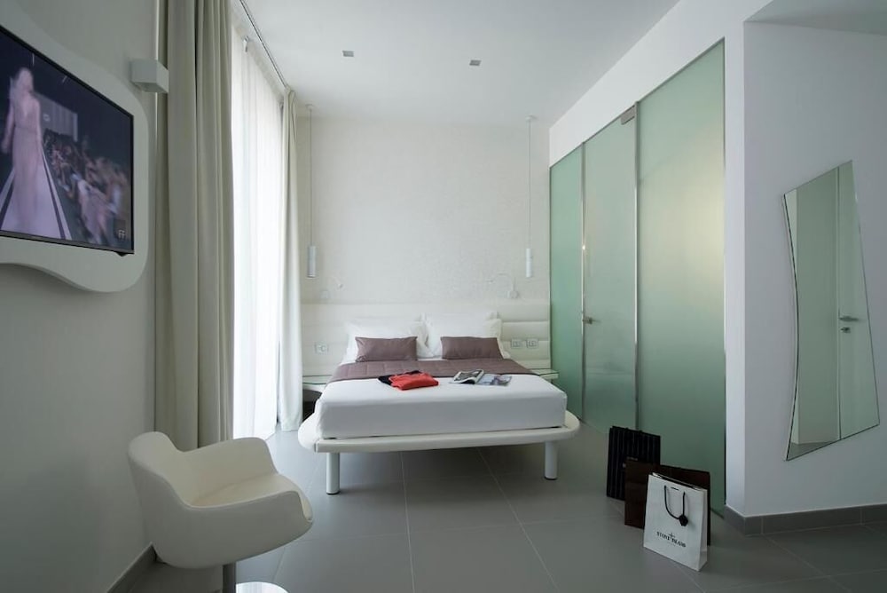 gatto bianco mia aparthotel