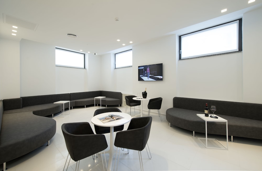 gatto bianco mia aparthotel