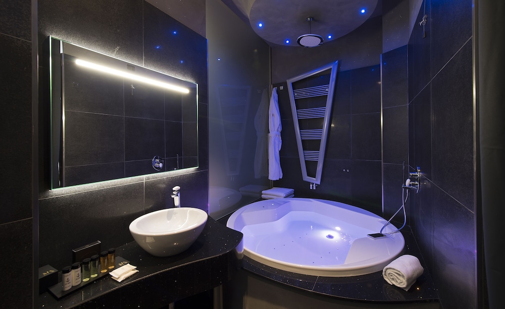 gatto bianco mia aparthotel