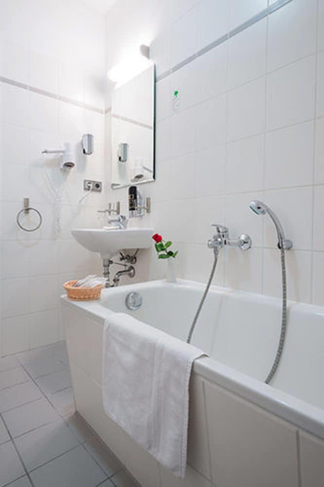 upper room hotel kurfurstendamm