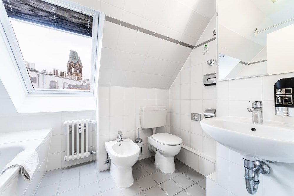 upper room hotel kurfurstendamm