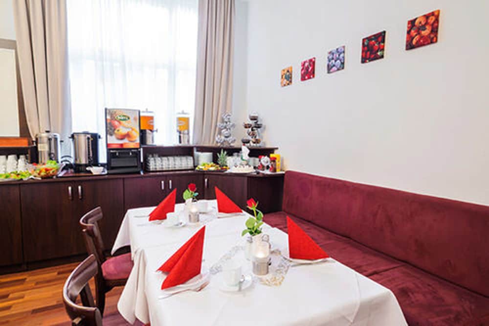 upper room hotel kurfurstendamm