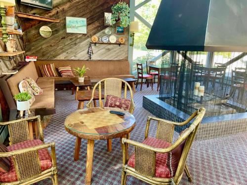 toll road inn