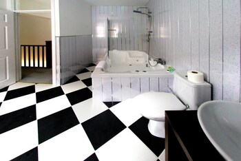 Three Queens Hotel,Staffordshire>>Burton On Trent,3 star