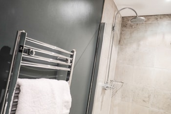 the white star tavern