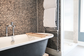 the white star tavern