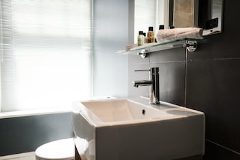 the white star tavern