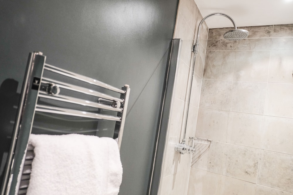 the white star tavern