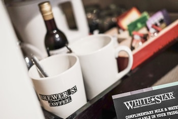 the white star tavern