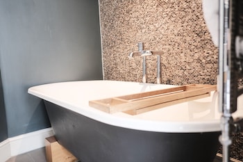 the white star tavern