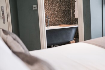 the white star tavern