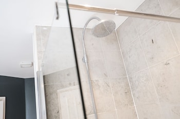 the white star tavern