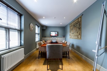 the white star tavern