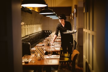 the white star tavern