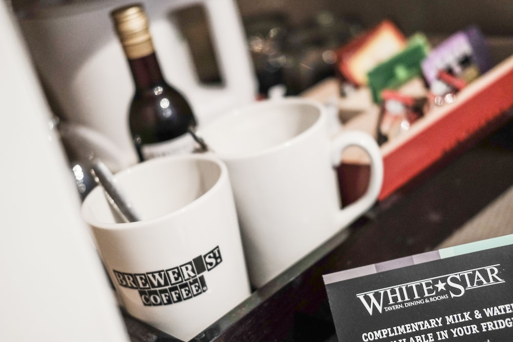 the white star tavern