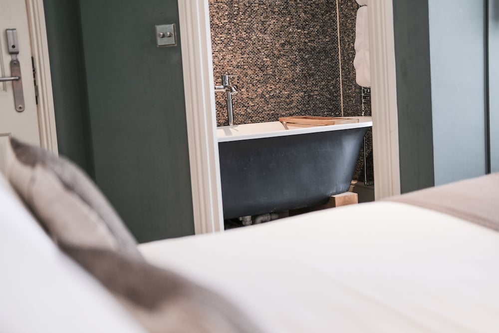 the white star tavern