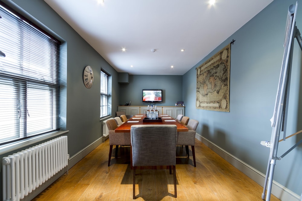 the white star tavern