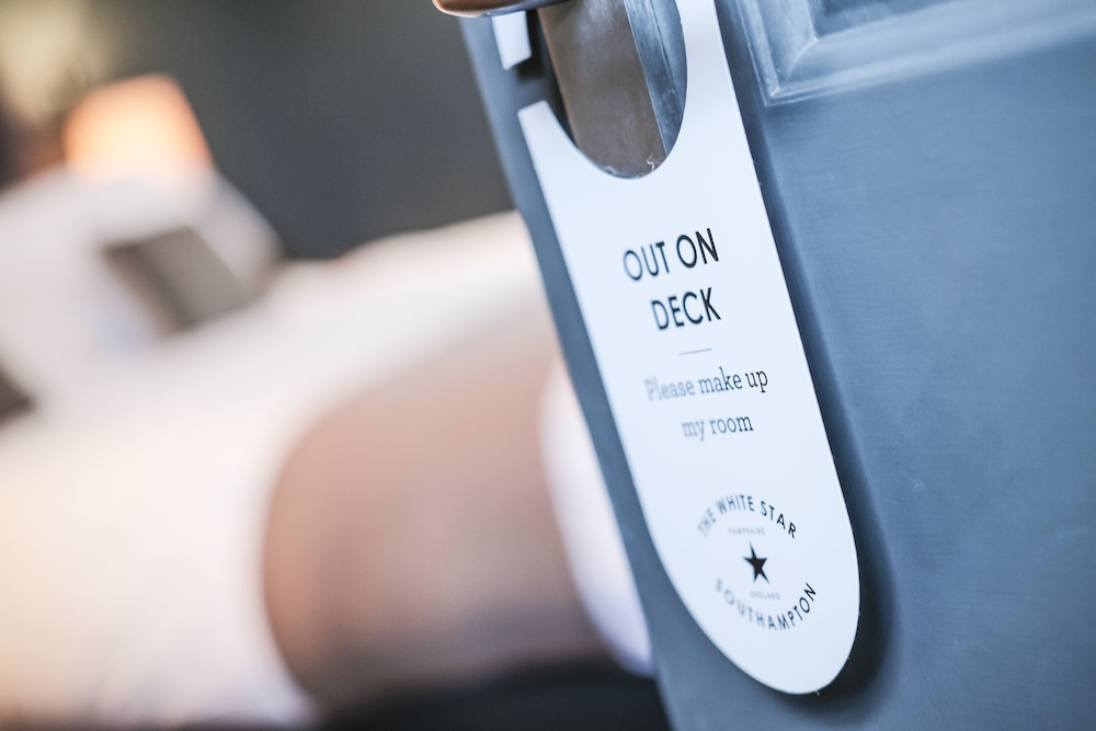 the white star tavern