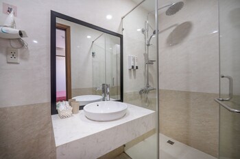 s hotel beach da nang