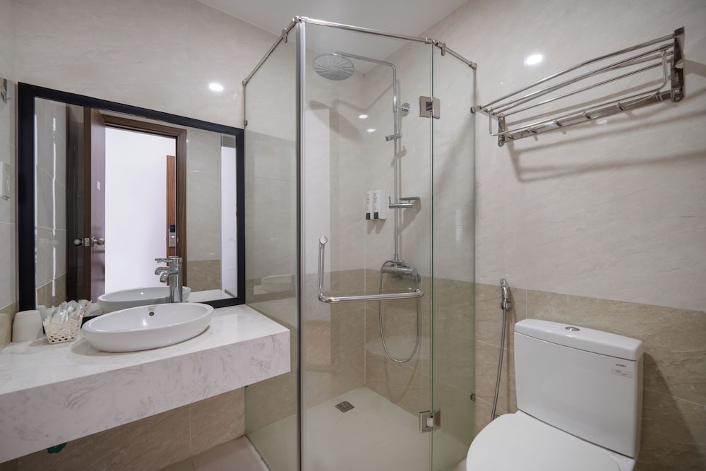 s hotel beach da nang