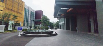 simple and clean 2br at grand sungkono lagoon apartment