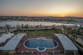 sisus marina hotel