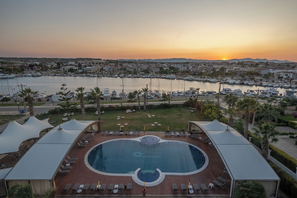 sisus marina hotel