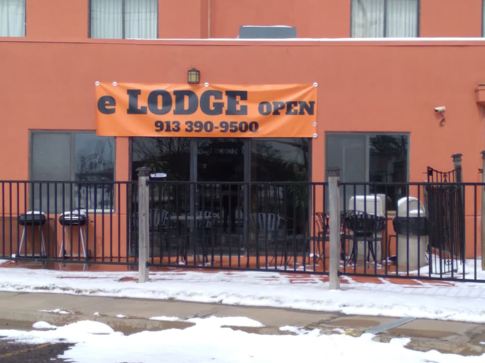 Sleep Inn Olathe - Kansas City,,3 star
