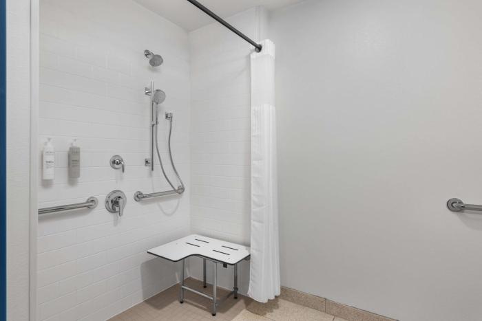 spark by hilton fredericksburg southpoint
