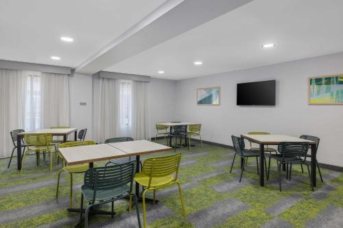 spark by hilton fredericksburg southpoint