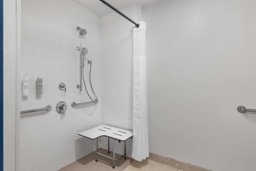 spark by hilton fredericksburg southpoint