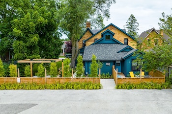 somewhere inn collingwood