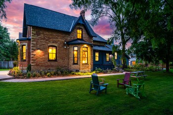 somewhere inn collingwood