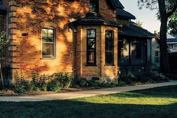 somewhere inn collingwood