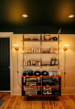 somewhere inn collingwood