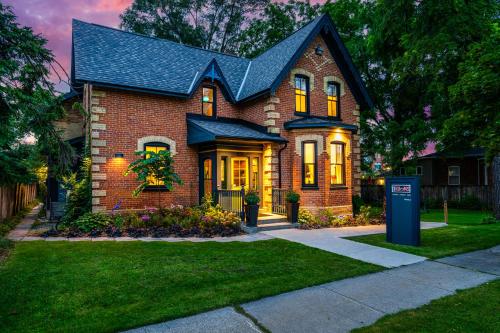 somewhere inn collingwood